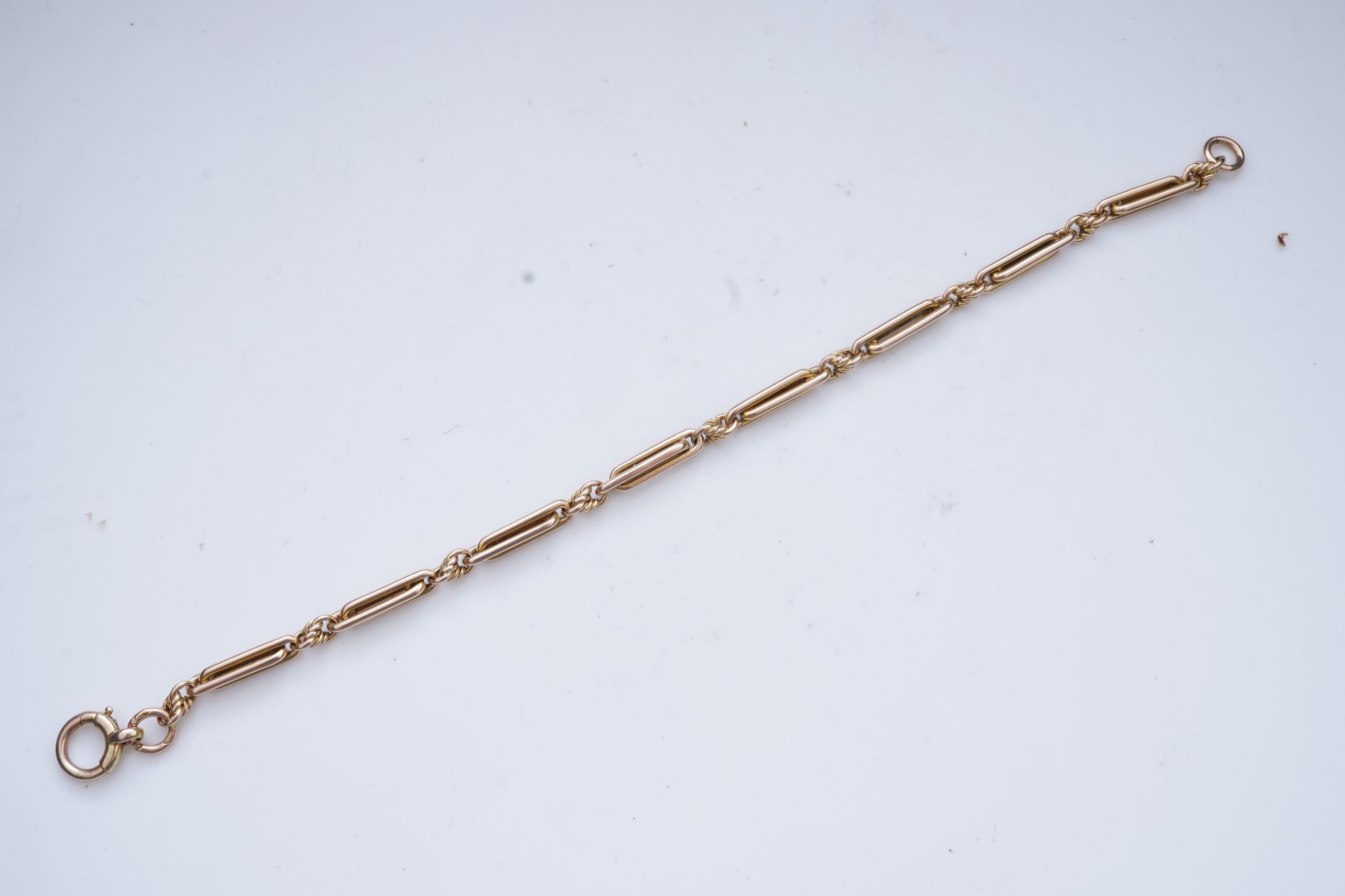 An Edwardian gold bracelet, early 20th century